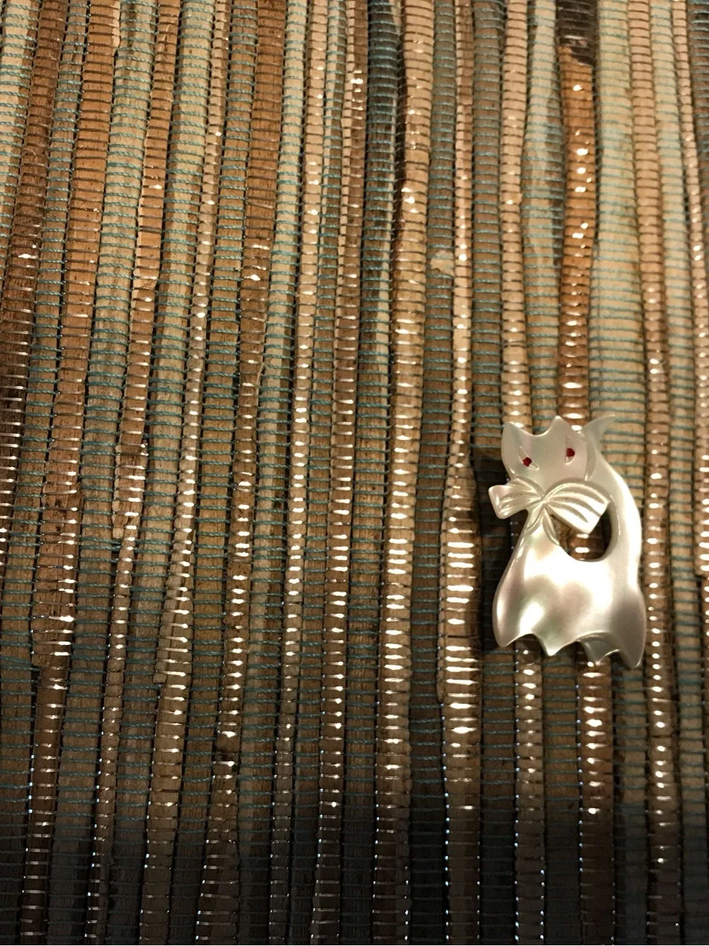 Adorable Vintage Mother of Pearl Kitty Cat Brooch Pin